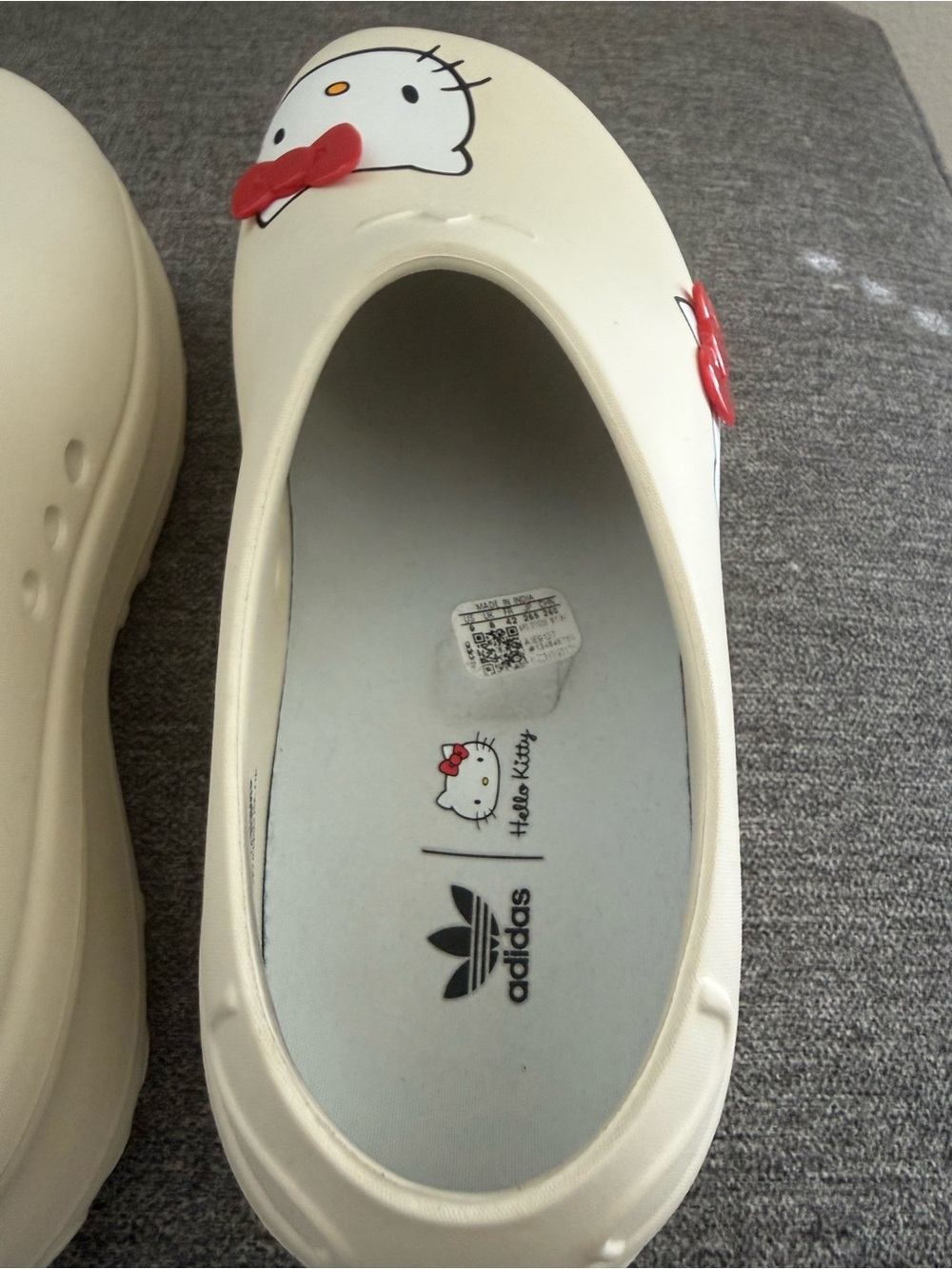 Adidas x Hello Kitty Clogs - Picture 6 of 10